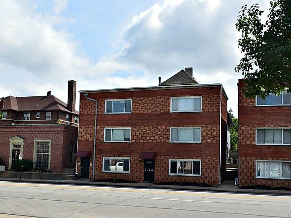 5th image of 3863 Farnam St APT 5