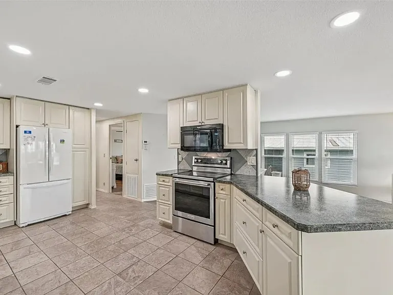 106 Lazy River Rd — Photo 9