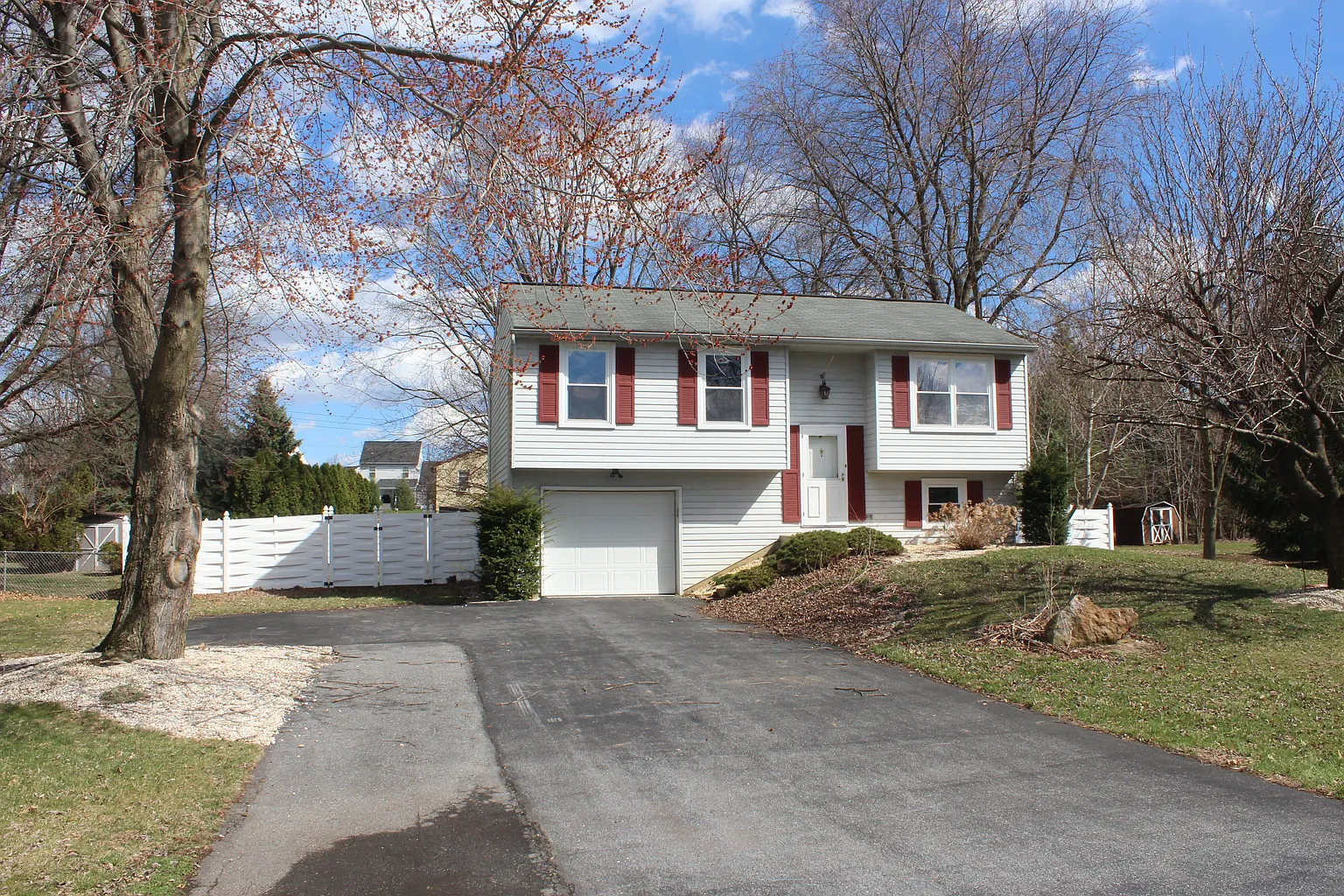 415 Hollyann Dr photo 1