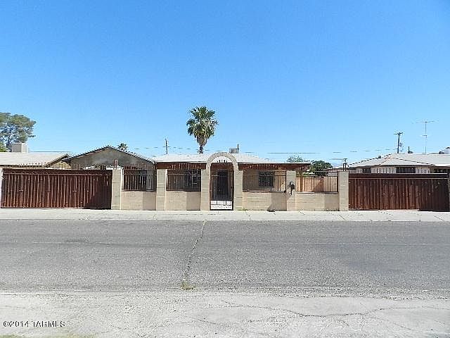 2nd image of 618 W Santa Paula St