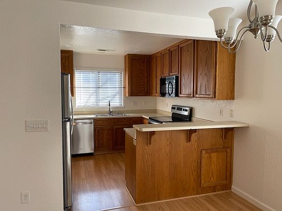 3rd image of 252 Usher Dr