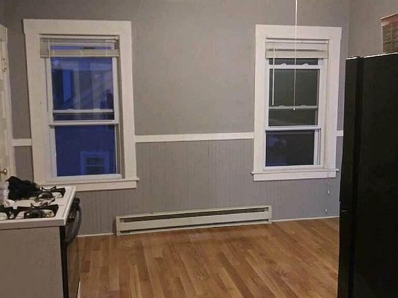 Grand Eat-in Kitchen- new appliances