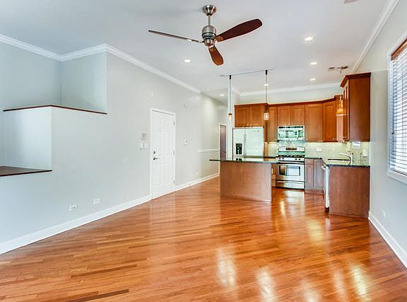 4th image of 1061 N Marshfield Ave #2