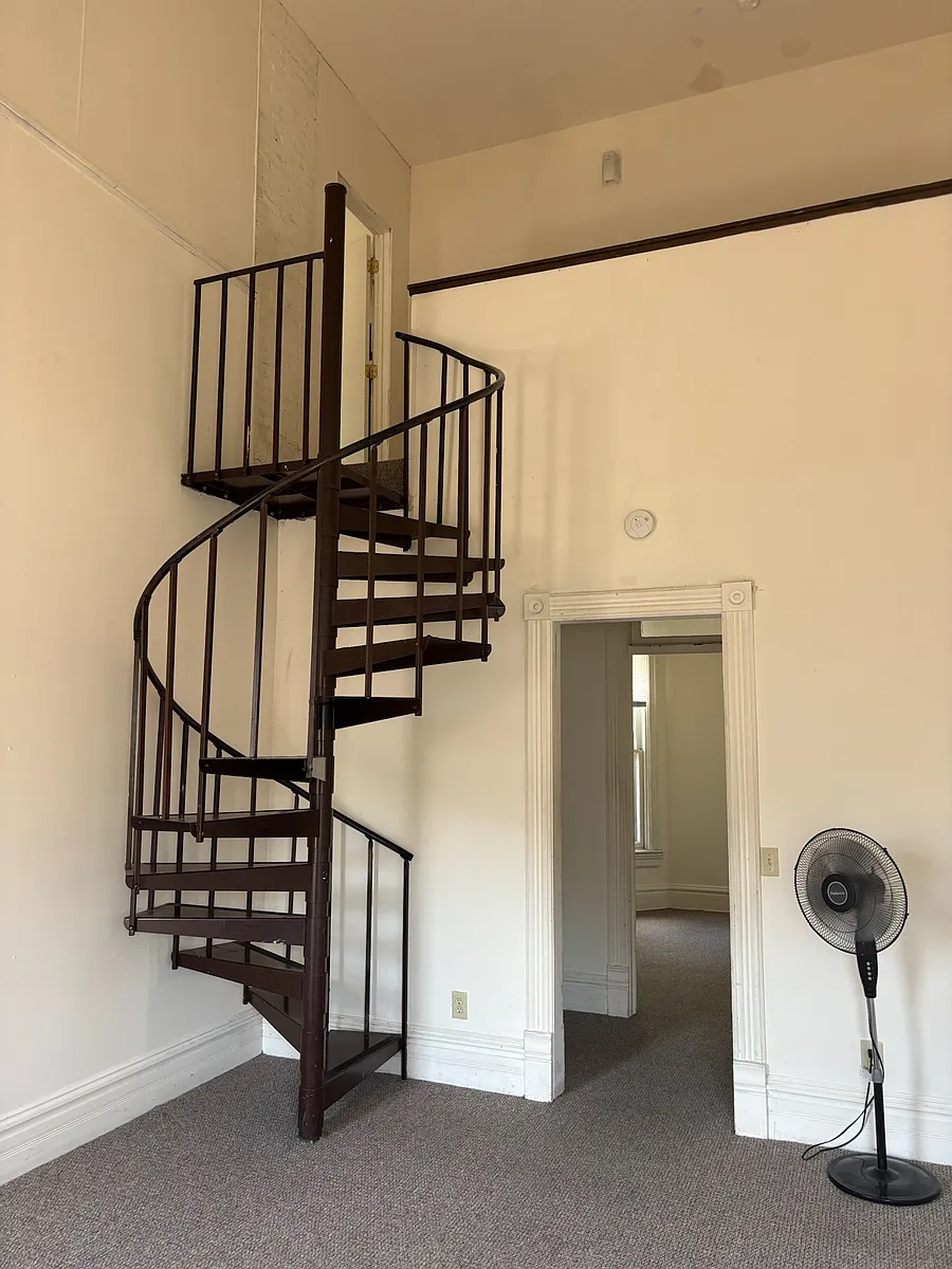 Building Photo - 319 N Pinckney St #2
