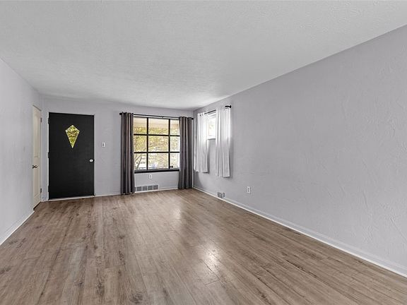 5th image of 1635 Pembroke Dr