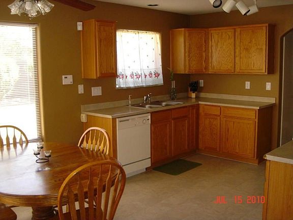 5th image of 15967 W Moreland St