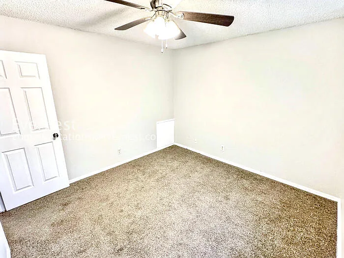 1756 S Pine Ave — Photo 24