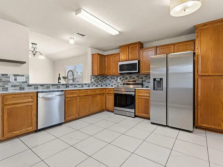 4703 Stonehaven Dr — Photo 8