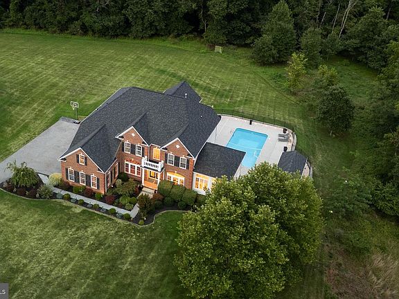 2nd image of 605 Cascade View Ct