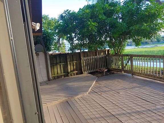 2nd image of 423 N University Dr #423