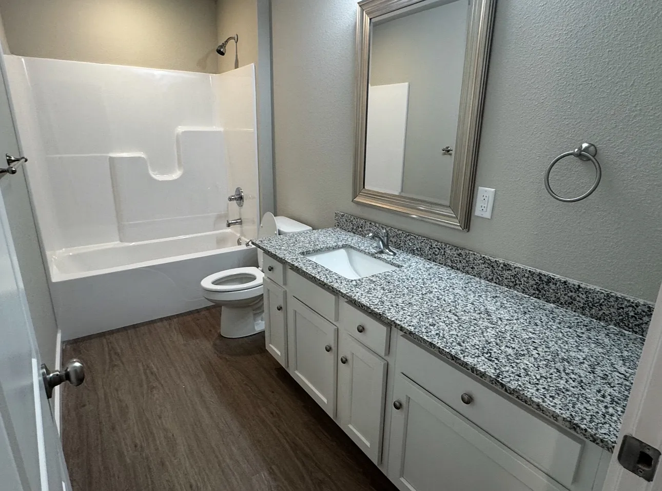 2 bed, 1.5 bath, 1000 sqft, $1,100 — Photo 4