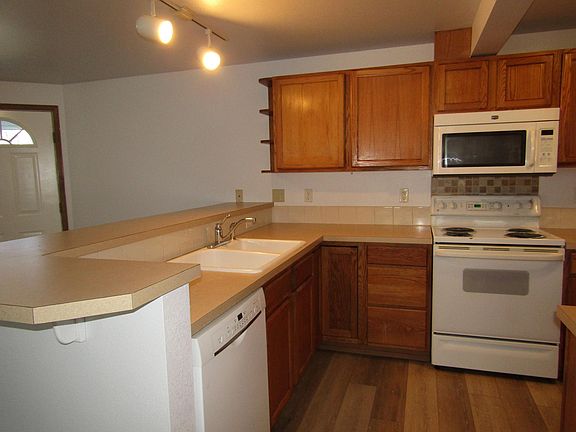 4th image of 3097 White Fir Dr NE #A
