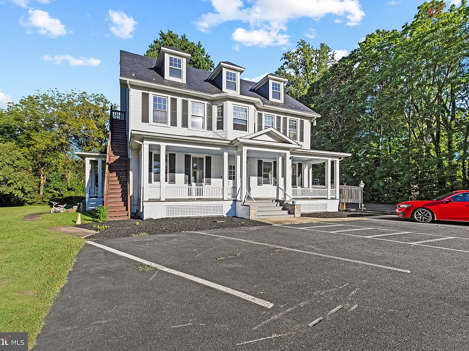 707 N Hickory Ave #2B