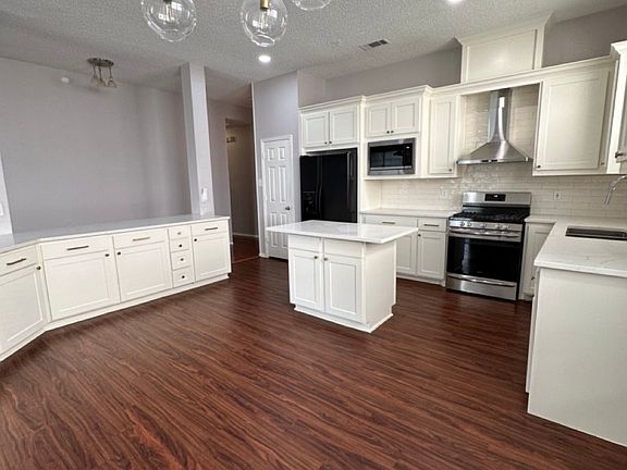 2nd image of 828 E Grubb Dr