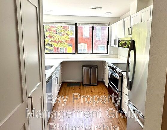 5th image of 834 N Newkirk St