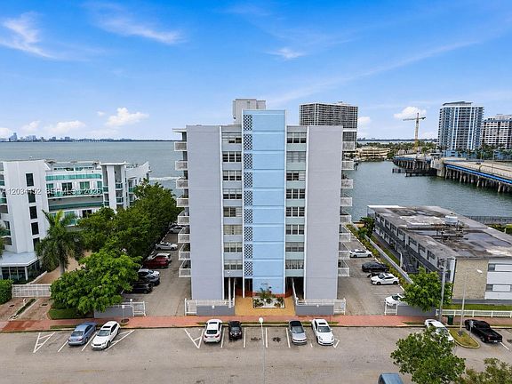 2nd image of 2016 Bay Dr APT 504