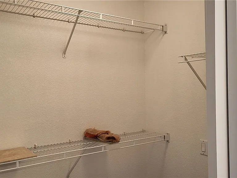 2105 E Crystal Dr — Photo 13