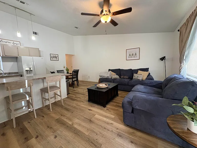 2073 Continental Ave — Photo 2