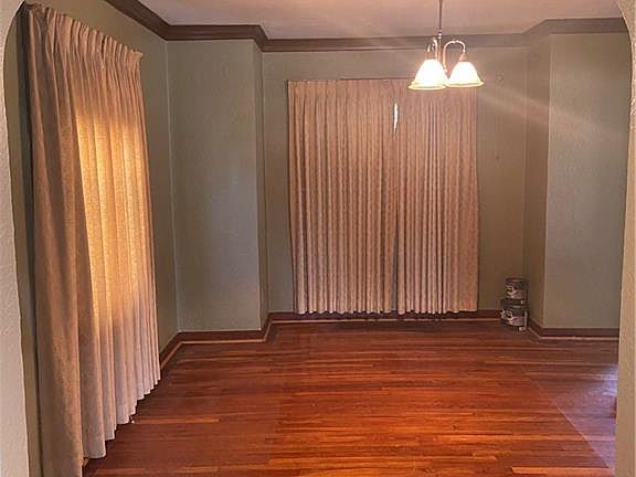 3rd image of 39 W Hillcrest Ave
