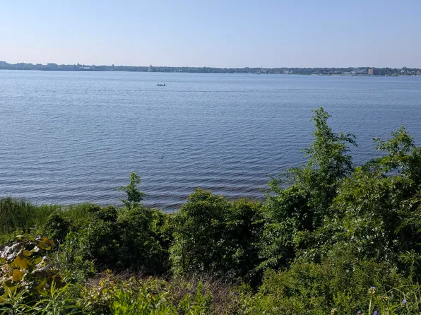637 Ruddiman Dr, Muskegon, MI 49445