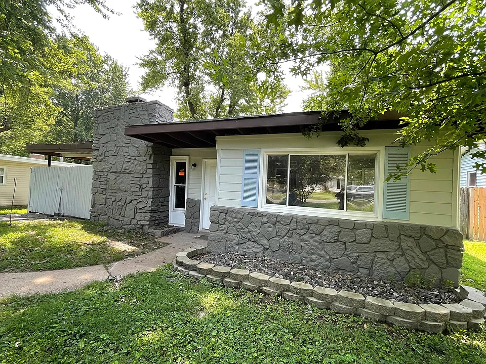 20 Redwood Dr