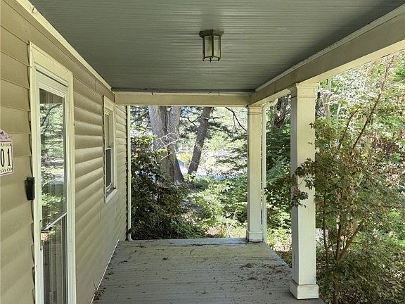 3rd image of 11501 Elmont Rd
