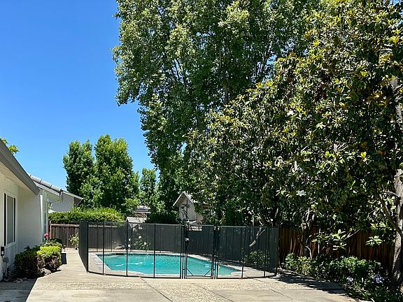 4th image of 322 Castle Rock Rd