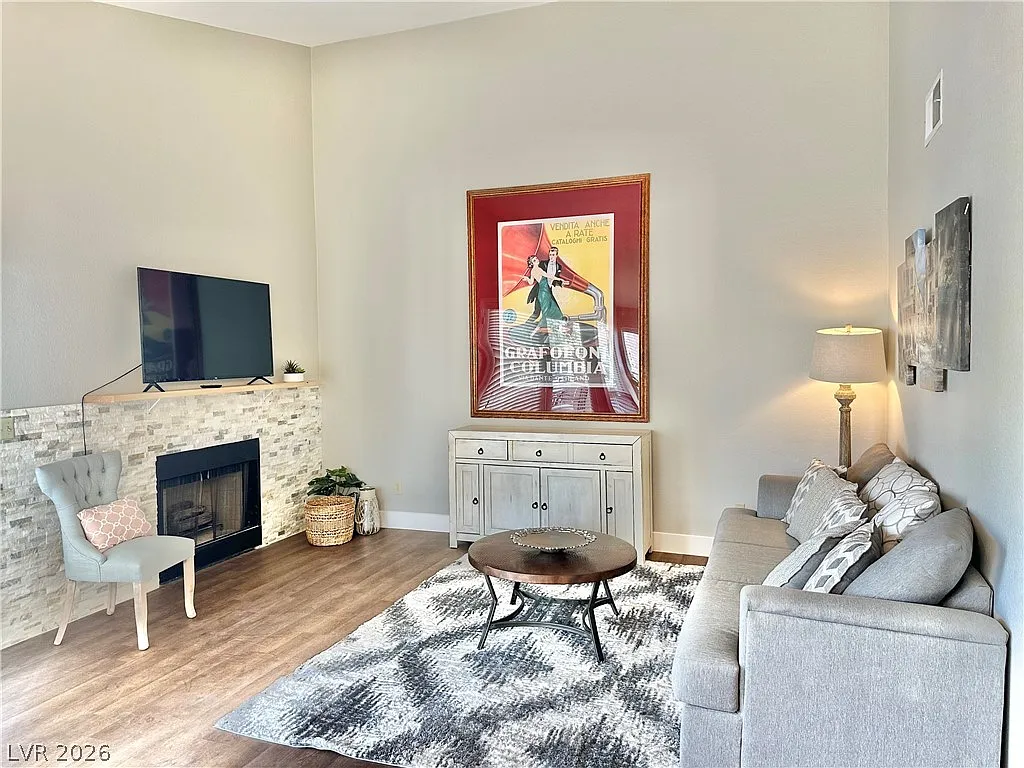 2 bed, 2.0 bath, 1005 sqft, $1,995 — Photo 1