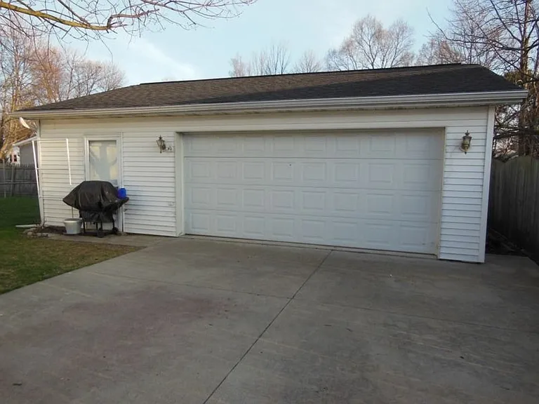 2611 Morgan St — Photo 2