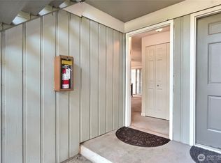 34014 1st Pl S APT C, Federal Way, WA