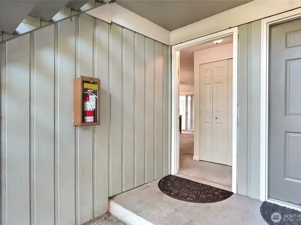 34014 1st Place S #C, Federal Way, WA 98003