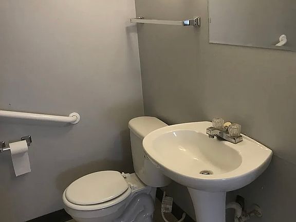 4th image of 801 Cottage Ave #1