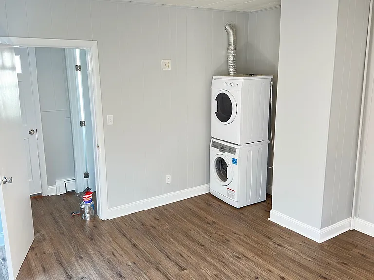 21 Commercial St #1 — Photo 1