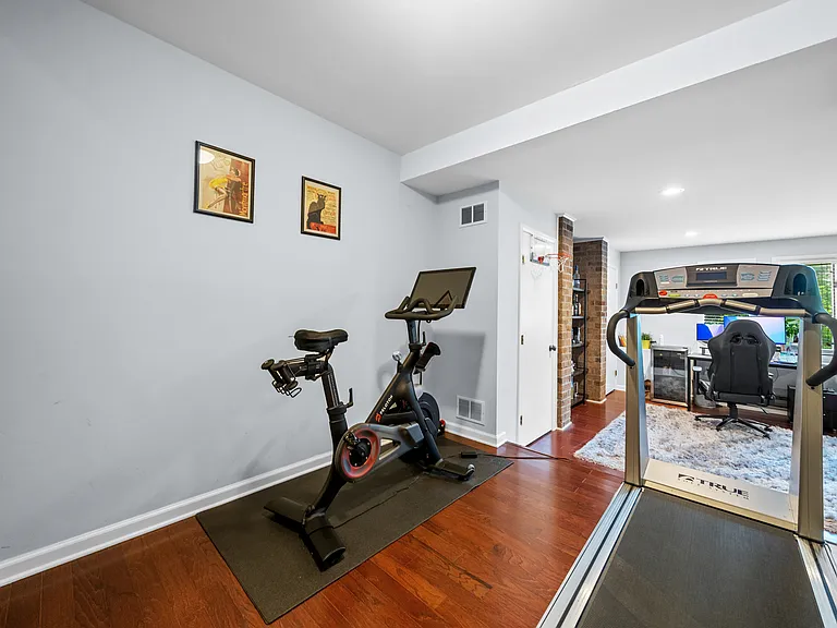 22 Pamrapo Ct W — Photo 34