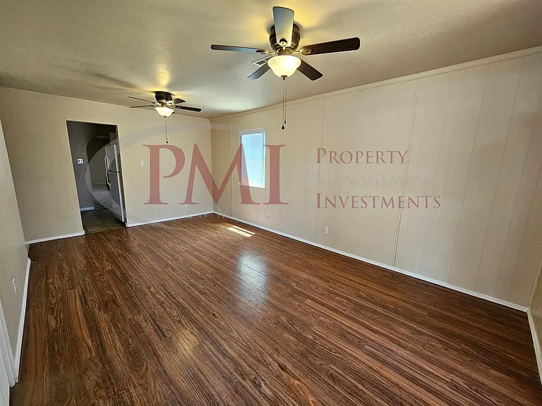 1735 S Locust St — Photo 8