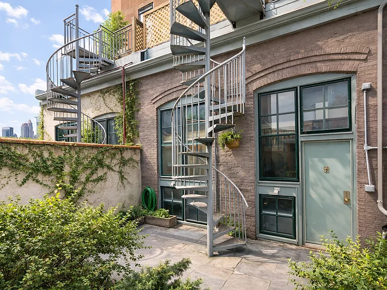 5 Doughty St — Photo 1