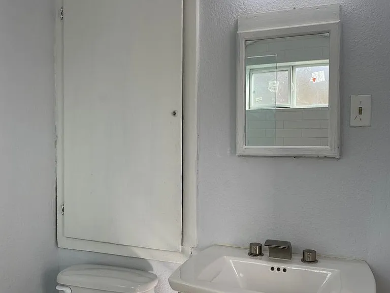 152-H — Photo 8