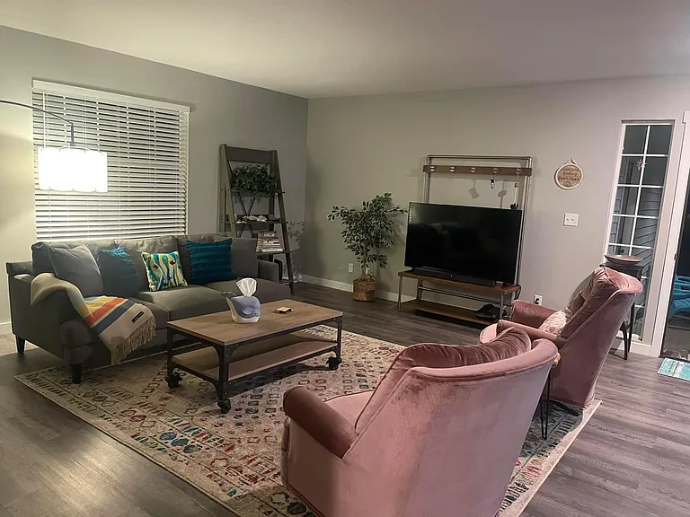 485 SE Jetty Ave — Photo 3