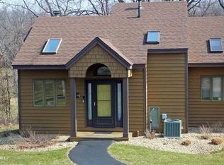 8 Creekwood Ln, Galena, IL 61036