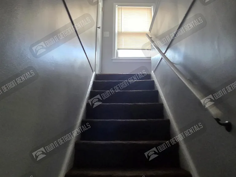19335 Plainview Ave — Photo 13