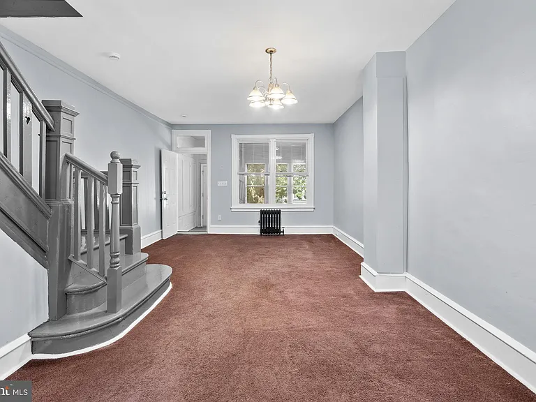 950 E Russell St — Photo 5
