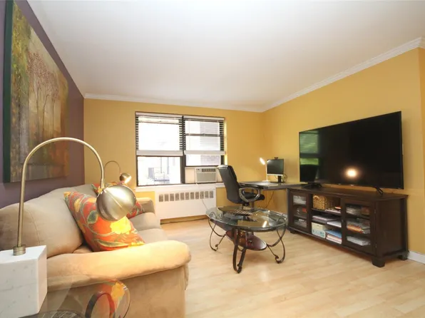 52-30 65th Place #1F, Maspeth, NY 11378