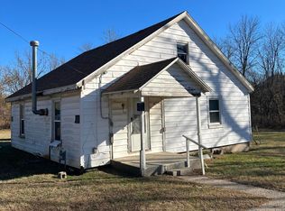 318 E Delta St, Aurora, MO 65605