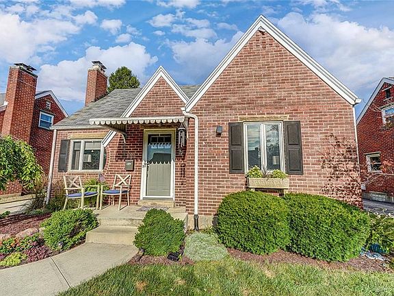 3rd image of 1027 Warwick Pl