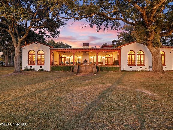 3rd image of 13801 Arbor Cir