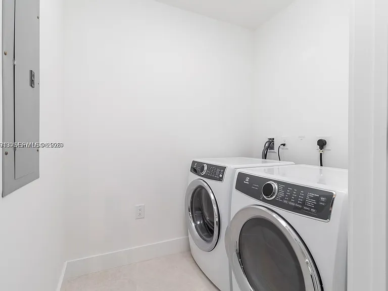 851 NE 1st Ave #11 — Photo 29