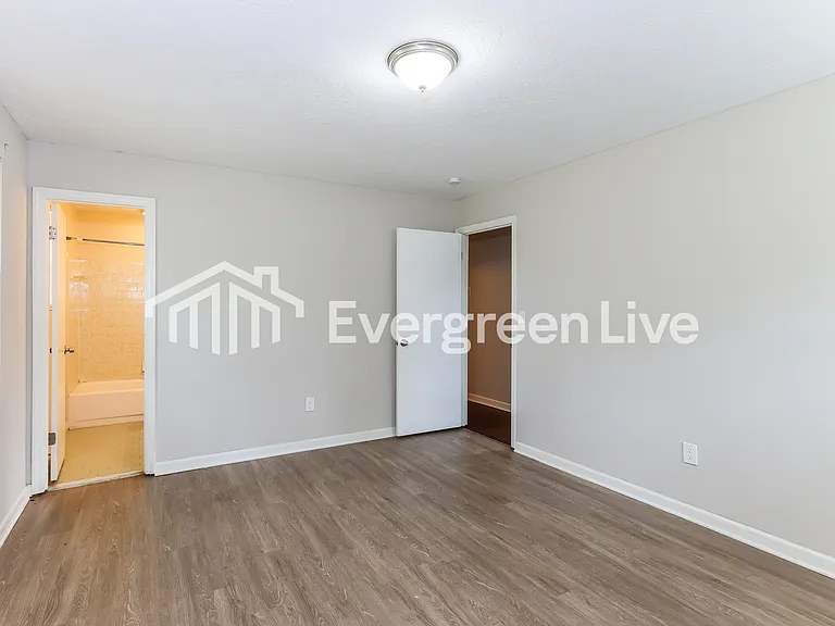 2640 Crosscreek Rd — Photo 8