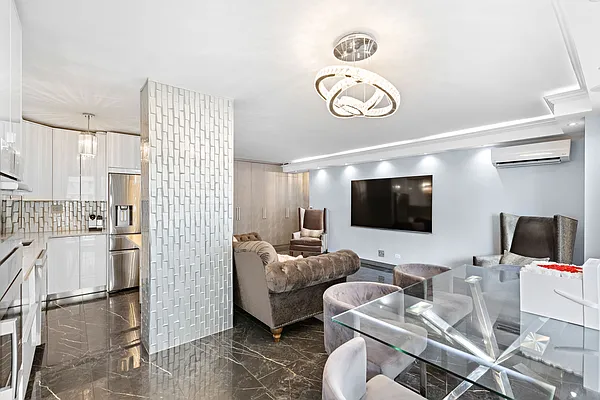 Sold by Thomas Lipovetsky, LREB | media 20