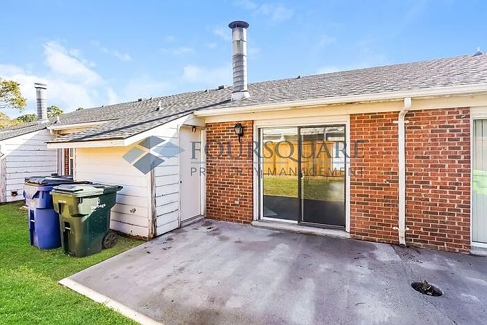 Building Photo - 2604 Stewart Dr #B