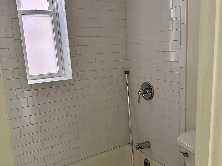 110 Lincoln St #4/2L — Photo 6